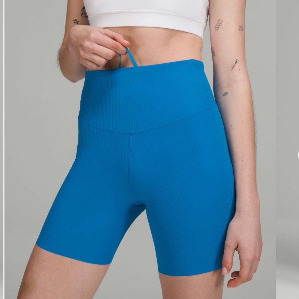Like New- Lululemon- Ribbed Base Pace- Sz 8- Poolside Blue- 6” inseam w/ rubber